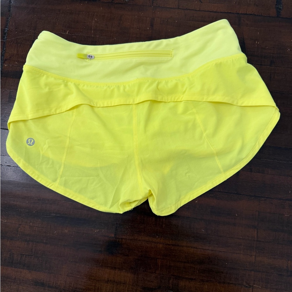 Size 2 Lululemon Speed up Low Rise 2.5 inches Excellent Like New Condition - Picture 2 of 3